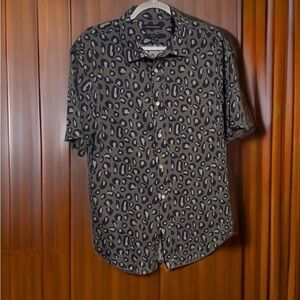 BANANA REPUBLIC BUTTON DOWN COLLARED SHIRT LEOPARD PRINT